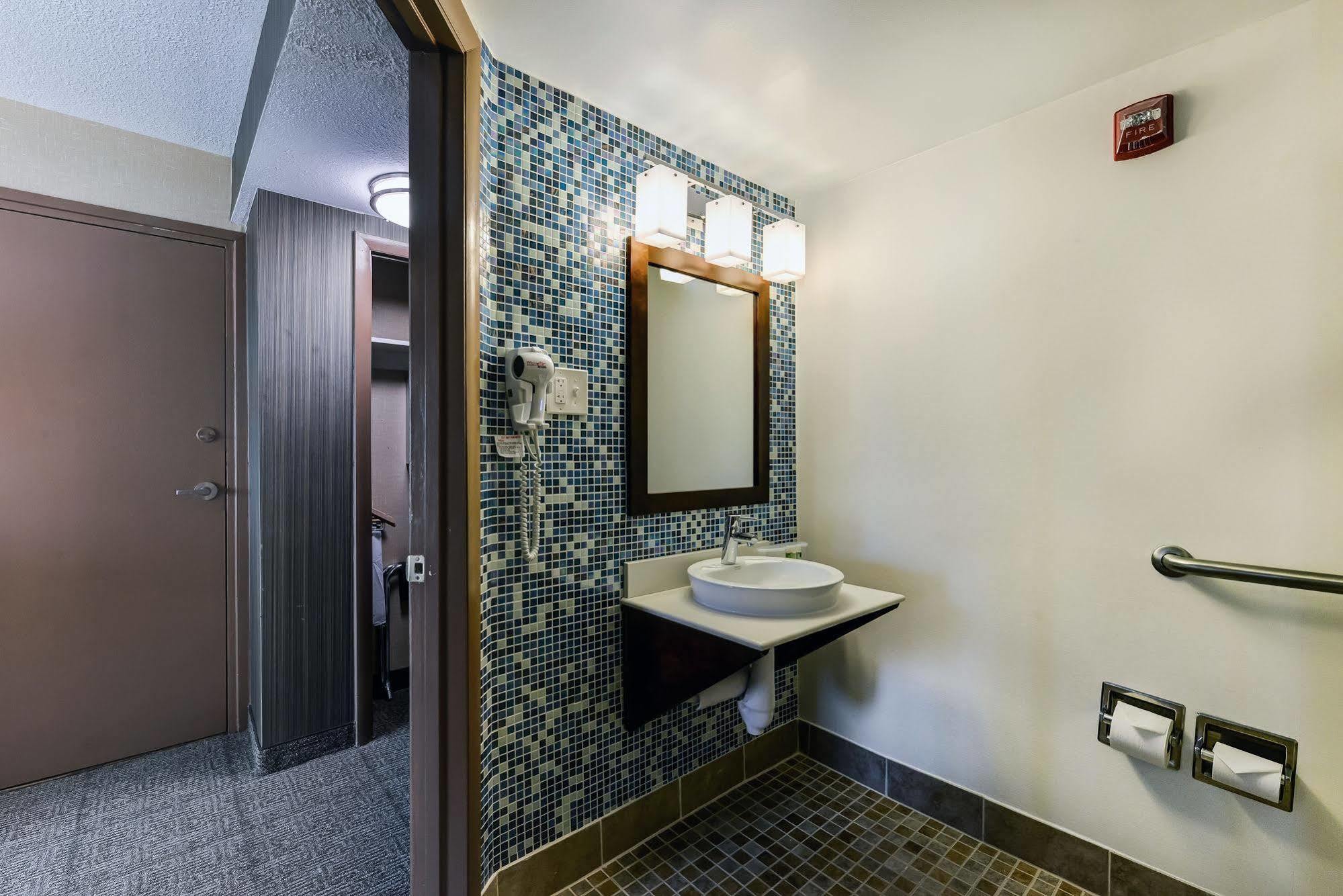 Holiday Inn Express Washington Dc Silver Spring By Ihg Esterno foto